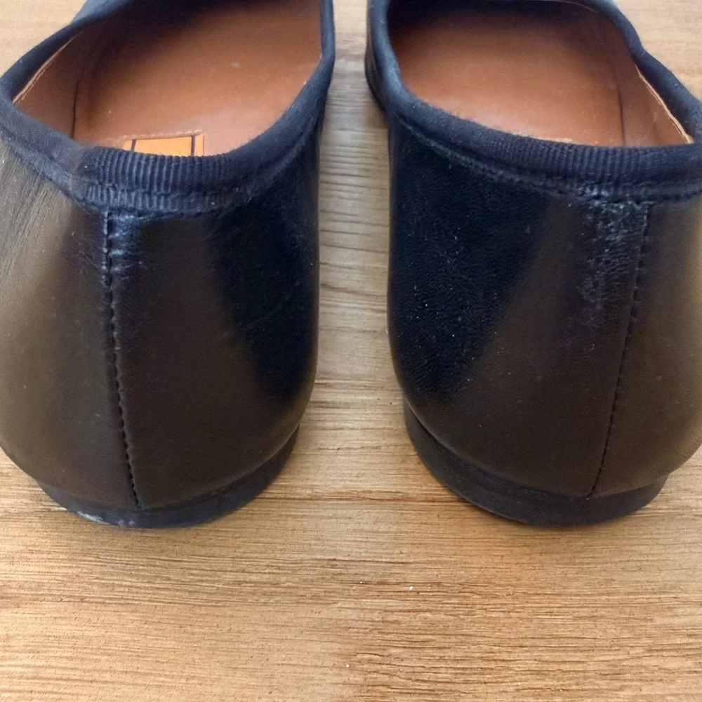 Tory Burch Navy Flats with Gold Emblem, size 7 - Picture 5 of 6